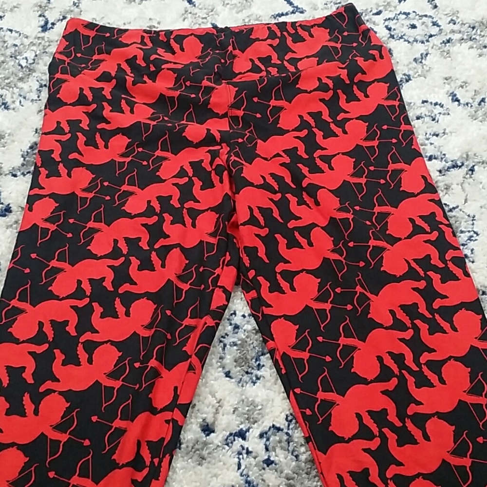Lularoe Tall and Curvy Valentine Leggings